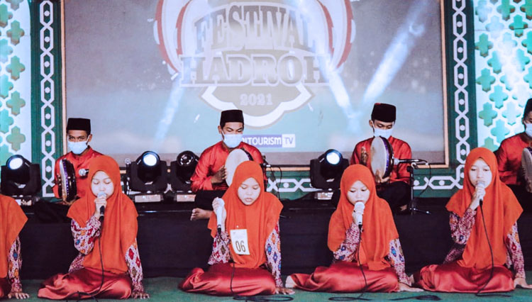 Para-peserta-Hadrah-Laki-laki-dan-perempuan-Kota-kediri.jpg
