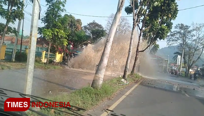 Pipa Transmisi Bocor, Layanan PDAM Tirta Raharja Kabupaten Bandung Terganggu