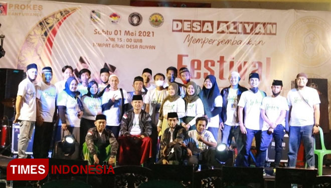 Kaum milenial di Desa Aliyan yang mengikuti Festival Sholawat Band dan Hadrah (Foto : Rizki Alfian/ TIMESIndonesia)