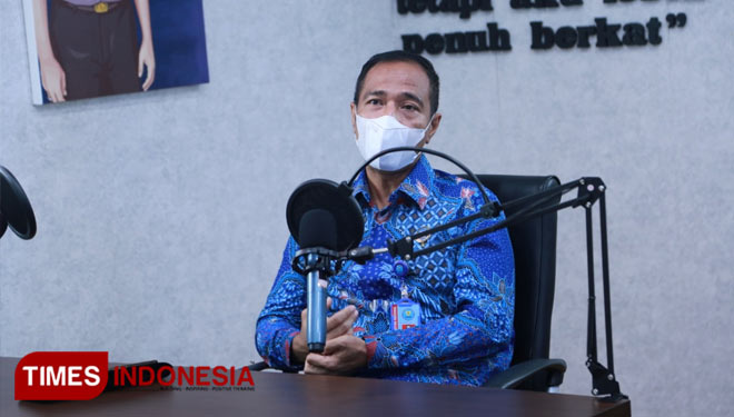 Kepala BNNP Malut, Brigjen Pol. Roy Hardi Siahaan saat menjadi narasumber perdana di Podcast war on drugs. (Foto: Wahyudi/TIMES Indonesia)