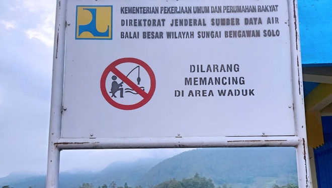 Peringatanarangan memancing di Telaga Sarangan, Magetan, Jawa Timur. (Foto: Dok. TIMES Indonesia)