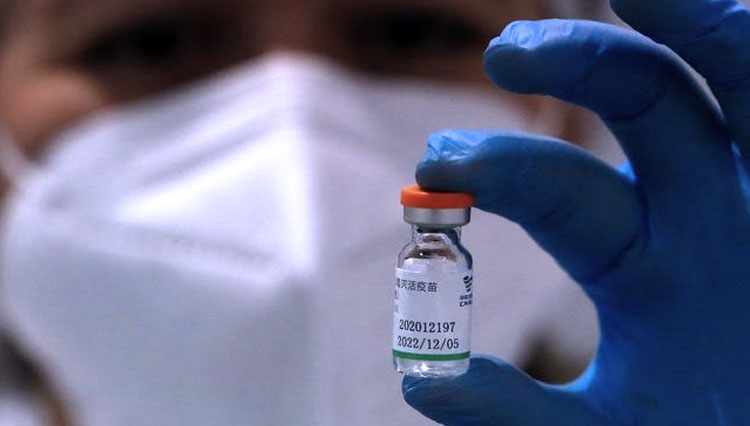 Vaksin Sinopharm asal China, yang sudah datang ke Indonesia. (FOTO: AP/Darko Vojinovic)