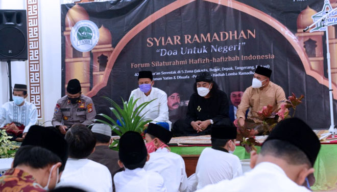 Para pengurus dan anggota Forum Silaturahmi Hafiz-Hafizah Indonesia (FASIH INDONESIA) di Lima Zona, Depok, Bekasi, Tangerang, Jakarta, dan Bogor saat menggelar kegiatan Khataman Al-Qur'an Virtual (foto: Dokumen/FASIH Indonesia)