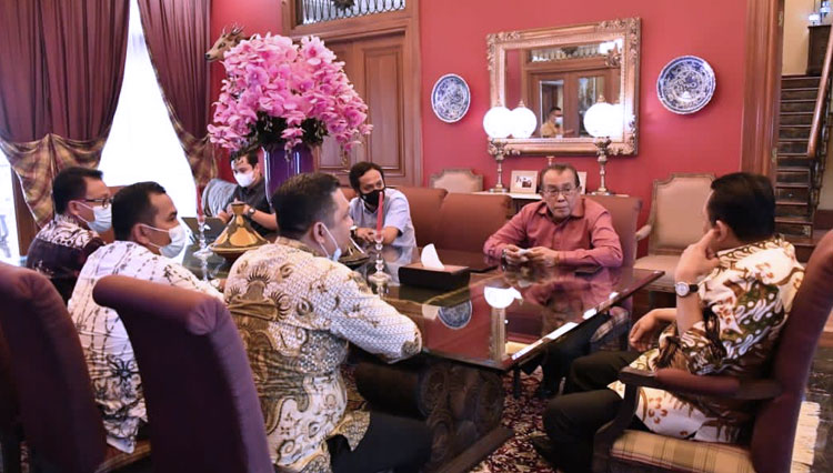 Ketua MPR RI Bambang Soesatyo saat menerima Komisioner KIP Kalimantan Timur. (FOTO: Dok. MPR RI)