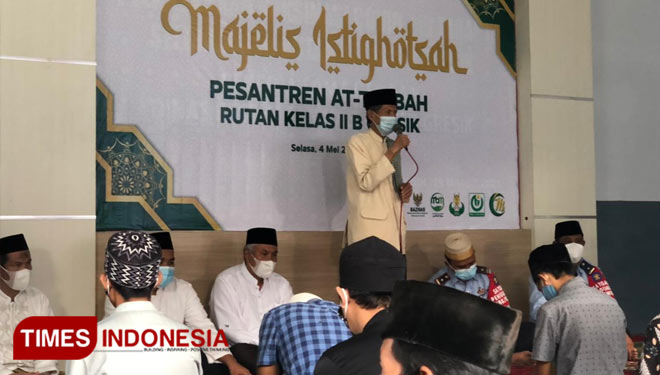 Ketua MUI Gresik, KH Mansoer Shodiq saat sambutan dalam kegiatan siraman rohani (Foto: Akmal/TIMES Indonesia).