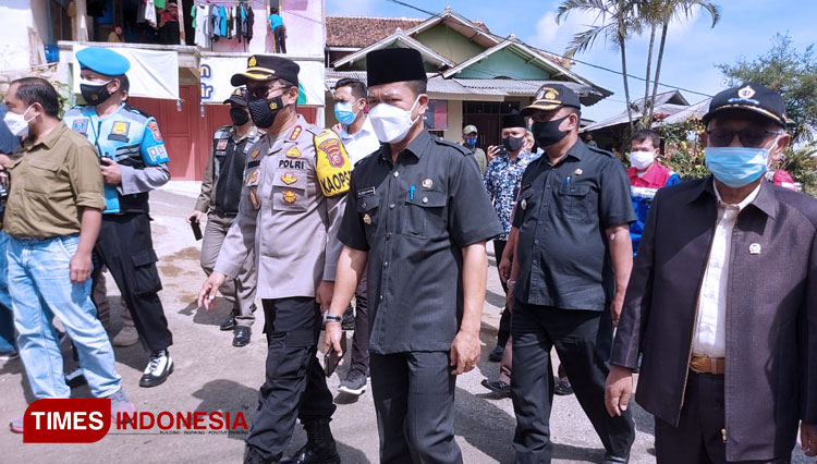 Bupati Bandung HM Dadang Supriatna saat peresmian Pos Terpadu 3 Pilar di Kec Ibun, Selasa (4/5/21).(FOTO: Iwa/TIMES Indonesia)