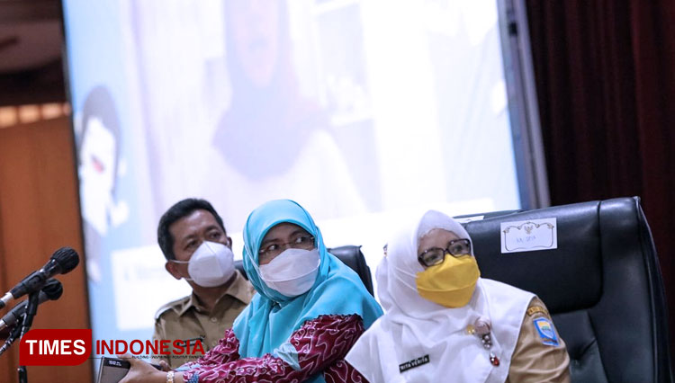 Sekda Kota Bandung Ema Sumarna saat menghadiri Rakor Gugus Tugas Kota Layak Anak di Hotel Savoy Homann, Senin, (3/5/21). (FOTO: Humas Pemkot for TIMES Indonesia)