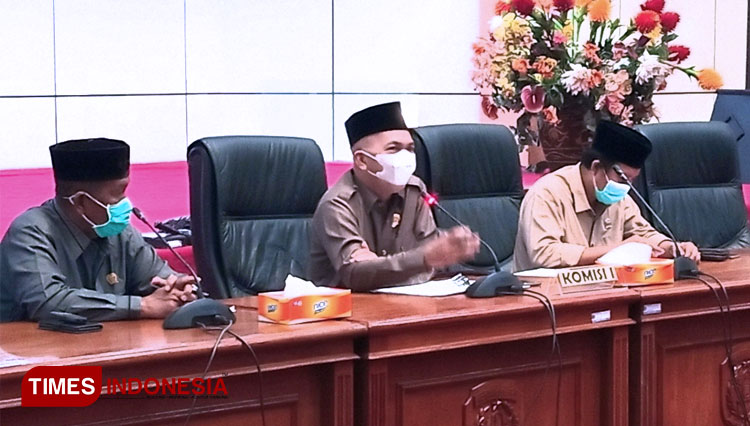 Komisi I DPRD Bontang yang dipimpin Abdul Haris dalam RDP Terkait Insentif Kader Sub PPKB Bontang (FOTO: Kusnadi/TIMES Indonesia)