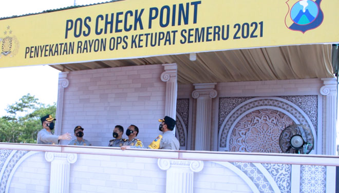Kapolres Malang AKBP Hendri Umar ketika Meninjau pos pengamanan. (Foto: Humas Polresta Malang for TIMES Indonesia)