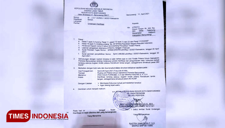 Surat undangan Klarifikasi dari Polresta Banyuwangi, kepada Atrayu, pelapor kasus dugaan pemalsuan data dalam proses pengurusan IMB Swalayan Vionata Genteng. (Foto : Syamsul Arifin/TIMES Indonesia)