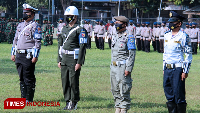 Apel kesiapan personel yang bakal ditugaskan dalam rangka Operasi Ketupat Semeru 2021 dan pengamanan larangan mudik lebaran 1442 Hijriah (FOTO: Moh Bahri/TIMES Indonesia)