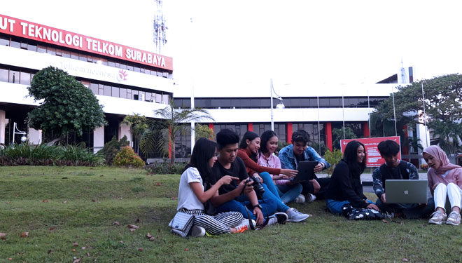 Suasana kampus ITTelkom Surabaya (foto: dok. ITTelkom Surabaya). 