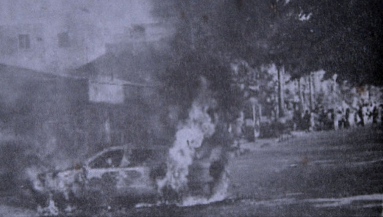 Kerusuhan 6 Mei 1998 di Medan (Foto: waspada)