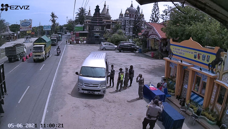 Sebuah Mobil Travel Terjaring Operasi Penyekatan di Jalan Daendels Jatim-Jateng