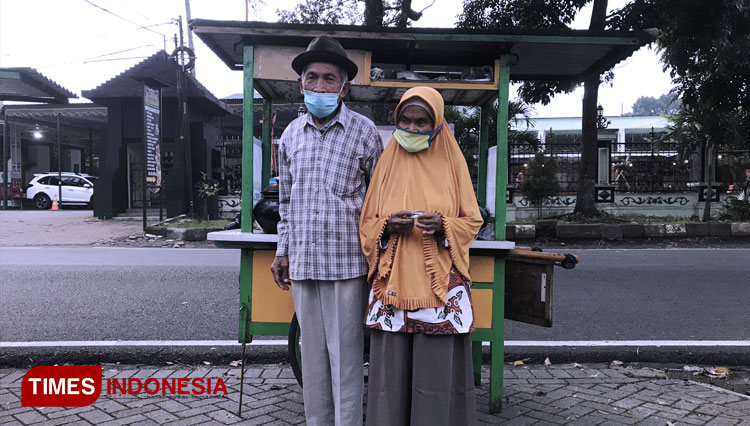 Kisah Cinta Sepasang Kakek Nenek Penjual Dawet Beras