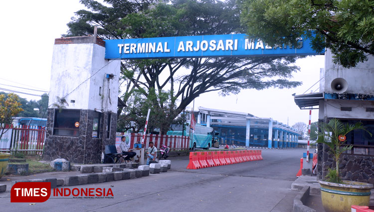 Suasana Terminal Arjosari Malang tampak sepi dari penumpang di hari pertama larangan mudik. (Foto: Naufal Ardiansyah/TIMES Indonesia)