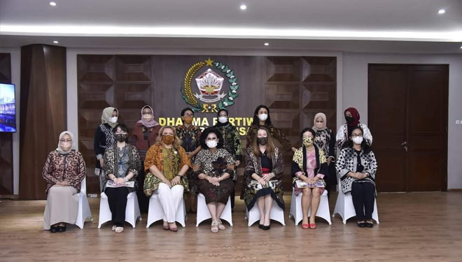 Bahas Kerjasama Organisasi Wanita, Dharma Pertiwi Terima Courtesy Call President of Milat Spouse