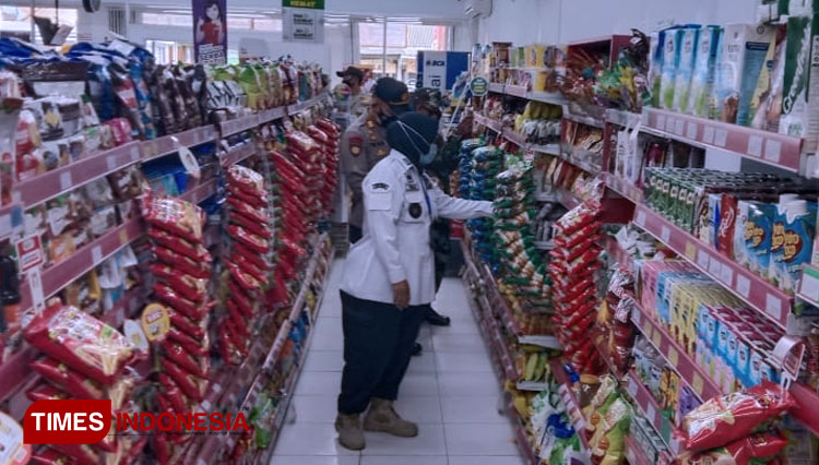 Sidak Supermarket, Tim Satgas Pangan Maos Cilacap Temukan Makanan Kedaluwarsa