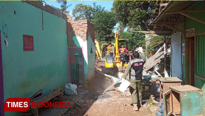 Akhirnya, 22 Bangunan Eks Lokalisasi Girun di Kabupaten Malang Dibongkar