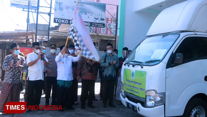 Masalah Kemiskinan Luar Biasa, MUI Jember Bagikan Sembako kepada Masyarakat