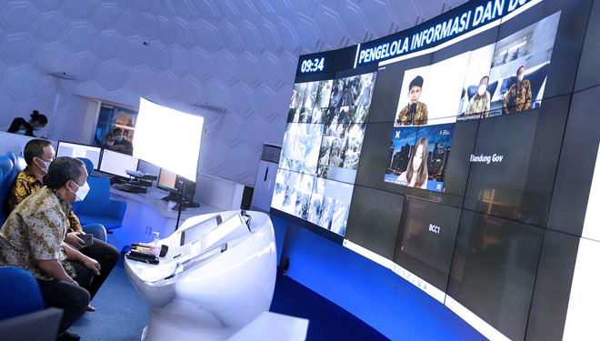 Wakil Wali Kota Bandung, Yana Mulyana saat Bandung Diskusi dan Monitoring Inovasi (Badami) di Bandung Command Center, Jumat (7/5/21). (FOTO: Humas Pemkot for TIMES Indonesia)