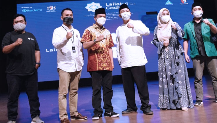 Bupati Bandung Dadang Supriatna (tengah) saat launching Lailatul Coding. di Gedong Budaya Sabilulungan Soreang, Minggu (9/5/21).(FOTO: Humas Pemkab for TIMES Indonesia)