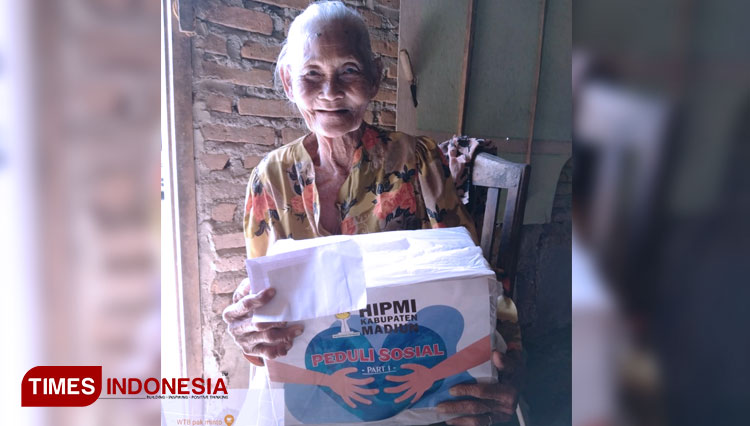BPC HIPMI Kabupaten Madiun peduli anak yatim dan kaum dhuafa. (FOTO: HIPMI Kabupaten Madiun for TIMES Indonesia) 