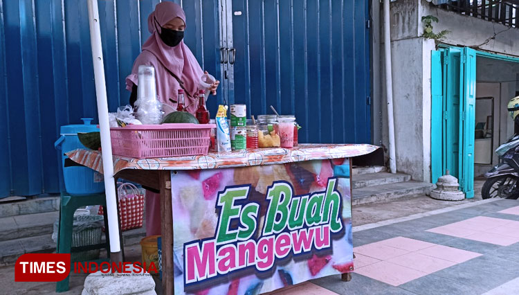 Es Buah Mangewu, Bisnis Takjil Ramadan dengan Omzet Senilai Yamaha NMAX