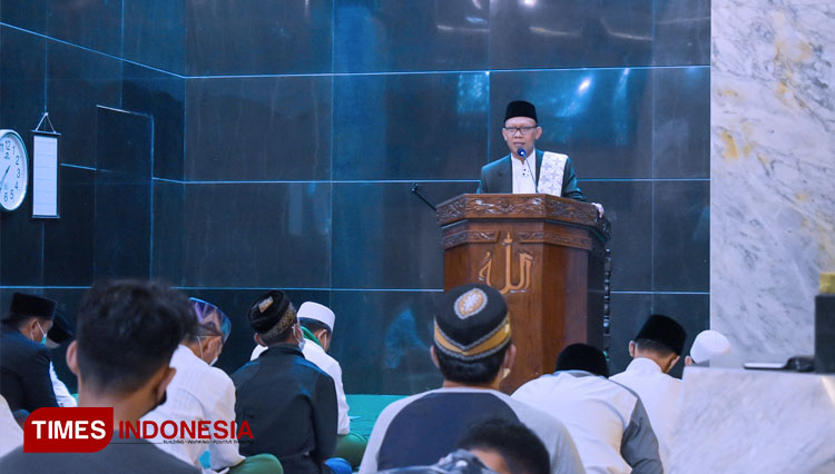 Rektor Unisma Prof Maskuri saat memberi ceramah di Blitar. (FOTO: Humas for TIMES Indonesia)