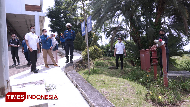 Petugas PMK dan Komisi B DPRD Kota Batu saat inspeksi ke hotel Amarta Hill. (FOTO: Muhammad Dhani Rahman/TIMES Indonesia)