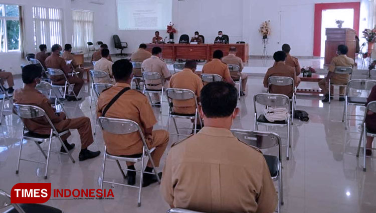 Rapat Penanganan serta mengoptimalkan penurunan kasus Covid-19 di Kabupaten Sumba Timur.(FOTO:Habibudin/TIMES Indonesia)