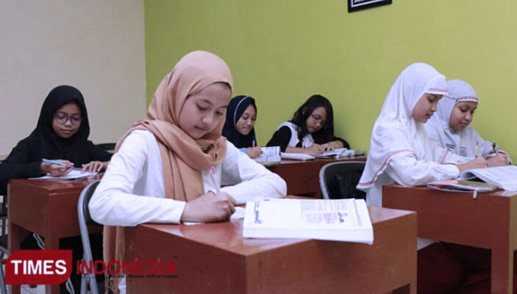 Program-Sister-School-yang-digagas-Dispendik-Surabaya-3.jpg