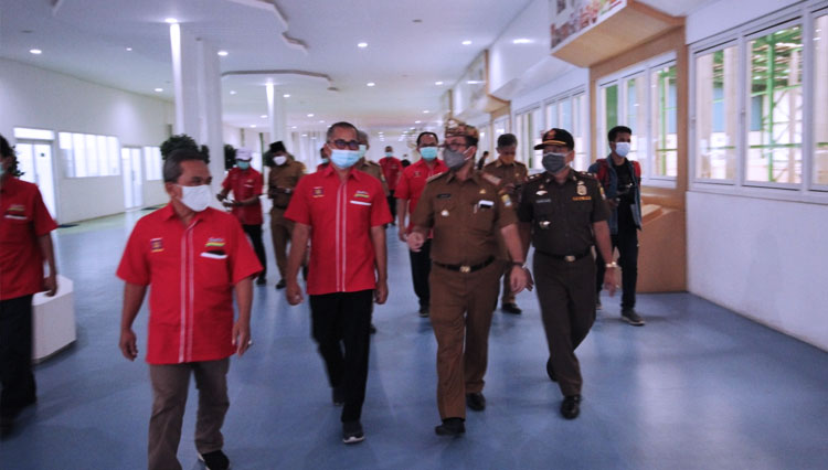 Bupati Cirebon kunjungi dua perusahaan di Kabupaten Cirebon, memastikan karyawan mendapatkan thr dan tidak melakukan mudik. (Foto: Dokumentasi Humas Pemkab)