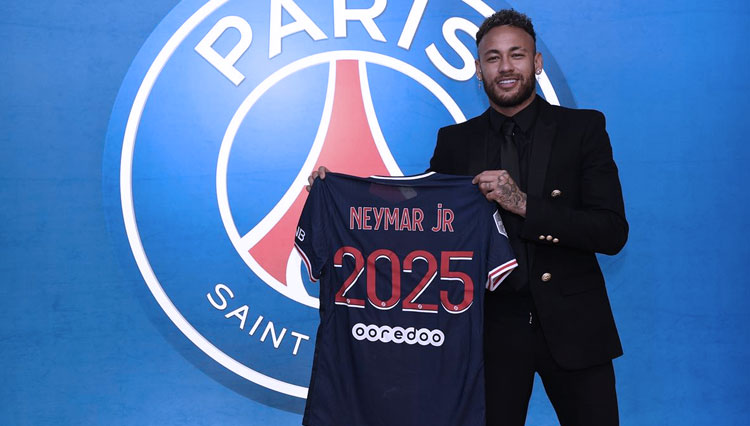 Neymar pamerkan Jersey kebanggaan PSG yang akan dikenakan hingga 2025 nanti (Foto: psg.fr) 