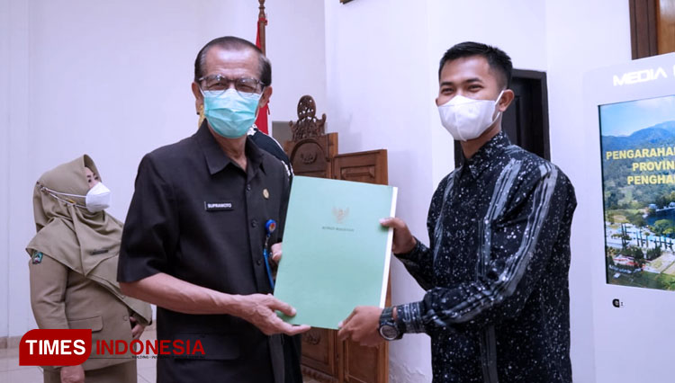 Bupati Magetan Suprawoto a