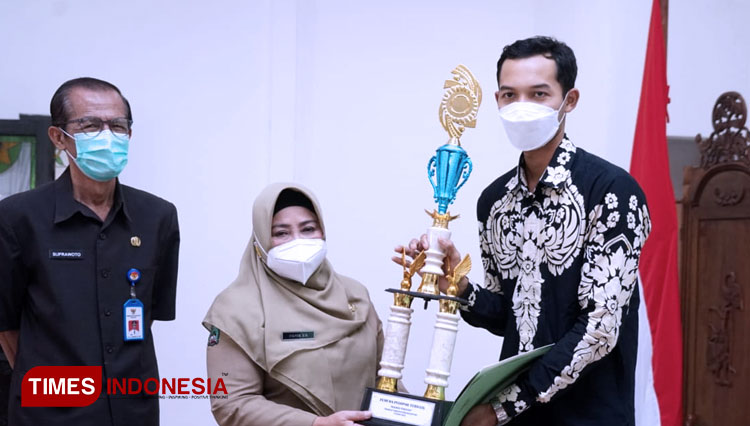 Bupati Magetan Suprawoto b