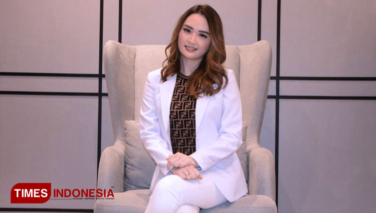 dr. Farrah Raktion, Owner Beauty Skin dr. MF Surabaya, Selasa (18/5/2021). (FOTO: Lely Yuana/TIMES Indonesia) 