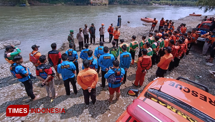 Pencarian hari kedua sudah dilakukan dengan upaya penyelaman dan penyisiran menggunakan perahu karet, namun hasilnya masih nihil. (FOTO: Humas SAR Cilacap for TIMES Indonesia) 