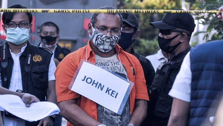 John Kei saat memperagakan reka ulang perencanaan penyerangan di Bekasi, Jawa Barat, 6 Juli 2020 lalu. (ANTARA FOTO/Fakhri Hermansyah)