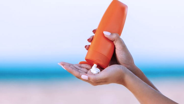 Illustration: Wearing sunscreen on the beach. (Photo: Punterest)