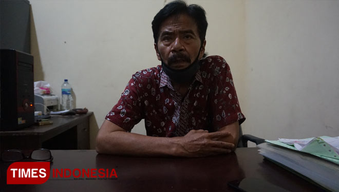 Kasi Pendidikan Sekolah Menengah Atas (SMA), Drs. Supriadi saat ditemui TIMES Indonesia. Jumat (21/5/2021)(Foto: Thaoqid Nur Hidayat/TIMES Indonesia)