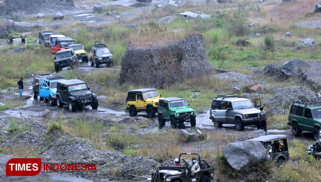Menjajal Eksotisme Gunung Kelud Blitar dengan Mobil Jeep