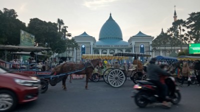 Akhir Ramadan di Masjid Agung Al Akbar Surabaya
