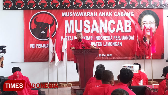 Ketua Dewan Pimpinan Daerah (DPD) Jawa Timur, Kusnadi, saat membuka Musancab di Kantor DPC PDI Perjuangan Lamongan, Selasa (25/5/2020). (FOTO: MFA Rohmatillah/ TIMES Indonesia)