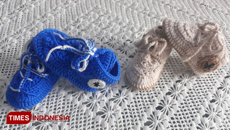 Sepatu rajut bayi buat usia 0-6 bln sepatu bayi laki2 & sepatu bayi perempuan.dibuat dng tangan(handmade)