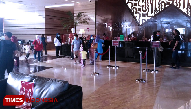 Suasana loby The Alana Hotel & Conventions, Karanganyar. (foto: Edy Widodo/TIMES Indonesia)