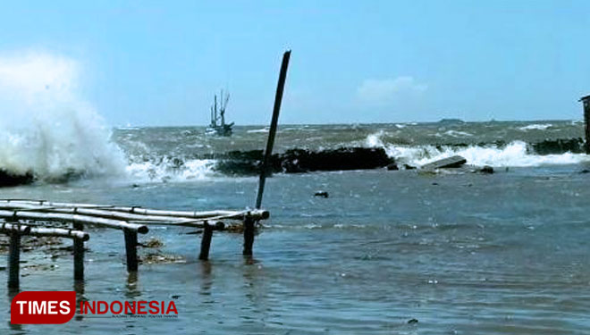 Banjir Rob Pasca Gerhana Bulan Total, Membuat Khawatir Warga di Probolinggo