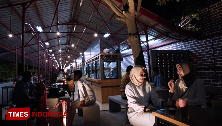 Bikin UMKM Gresik Naik Kelas, SIG Ubah Pujasera Jadi Kekinian dan Instagramable