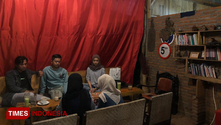 Kafe Kedai Lowak Malang 2