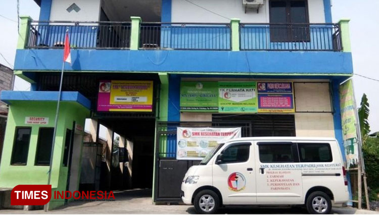 Lulusan SMK Kesehatan Terpadu Surabaya Dapat BMW?